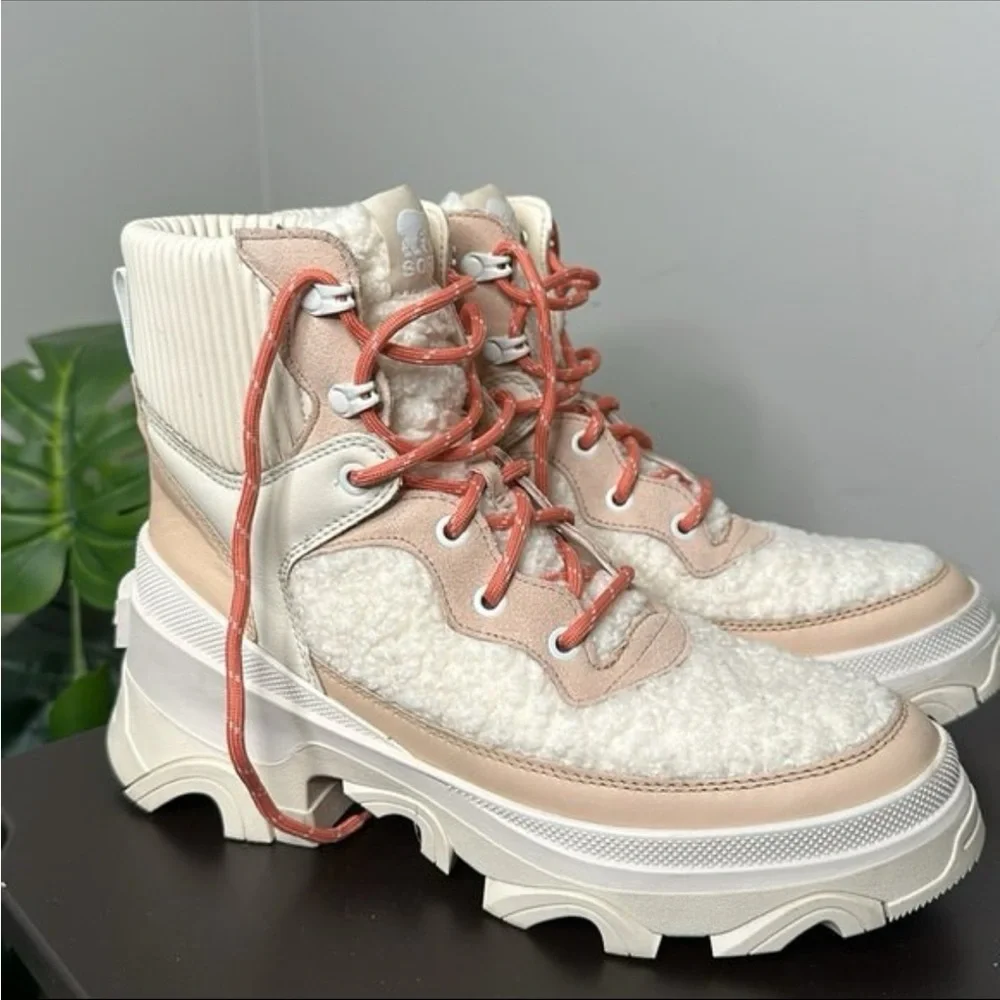 Sorel Brex Boot Cozy Lace in Nova Sand / Sea Salt - Picture 9 of 9